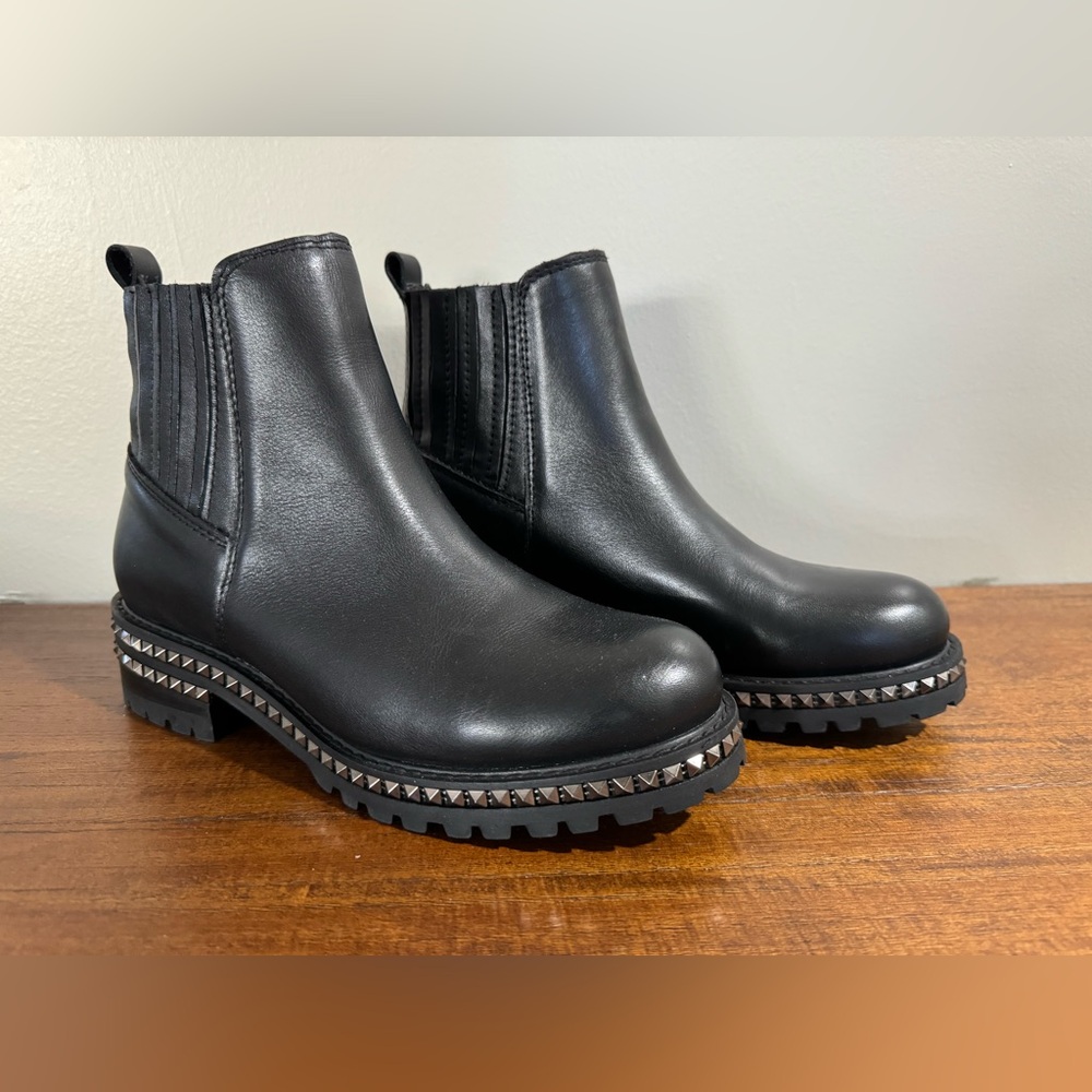 Steve Madden Boots - Picture 1 of 10